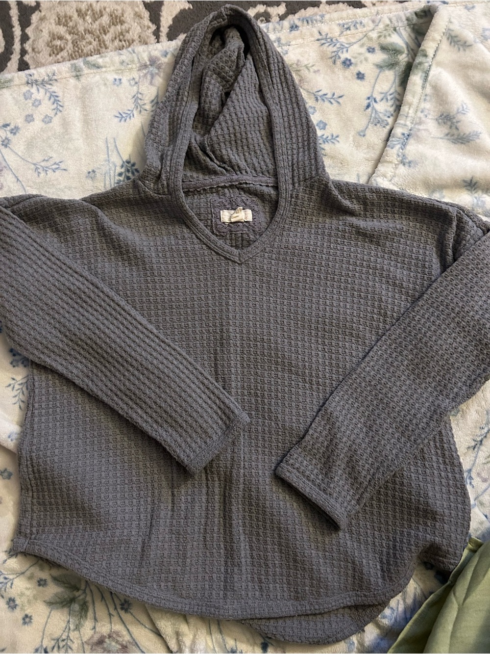 Cupio Waffle Knit Hooded Pullover - Gray